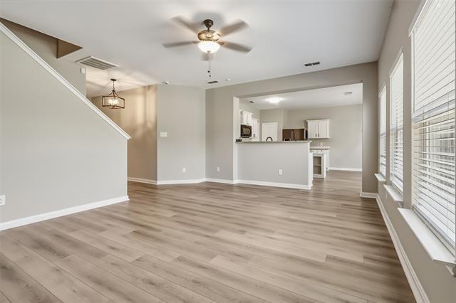 Foto del edificio - 5015 Royal Springs Dr