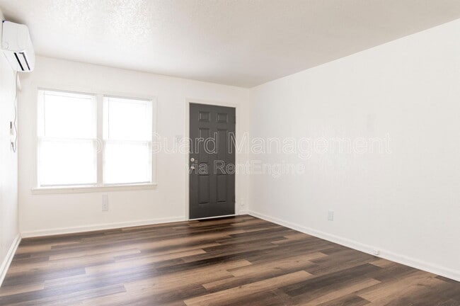 Building Photo - 3207 S Waco Ave