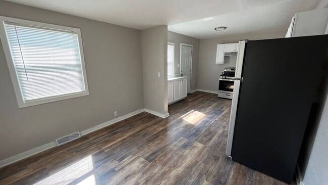 Building Photo - Don't miss out call RENU Property Manageme...