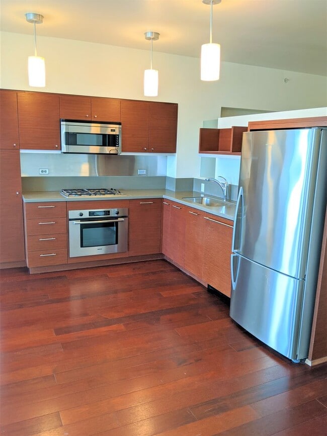 Building Photo - Riverview Condo in Upscale John Ross Build...
