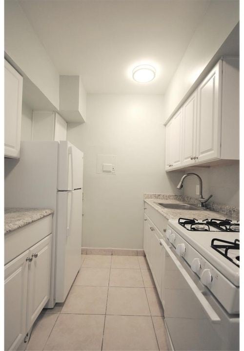 Building Photo - 9270 E Bay Harbor Dr