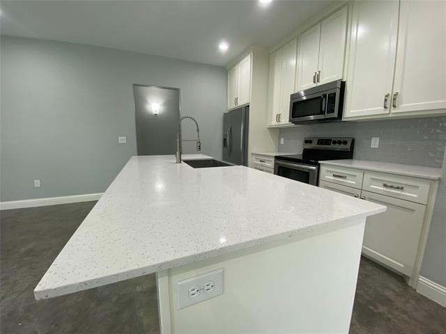 Foto del edificio - 1004 S Armstrong Ave