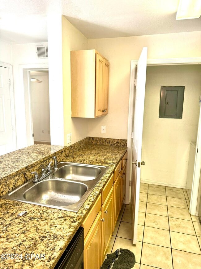 Building Photo - 1602 Cape Cod Dr