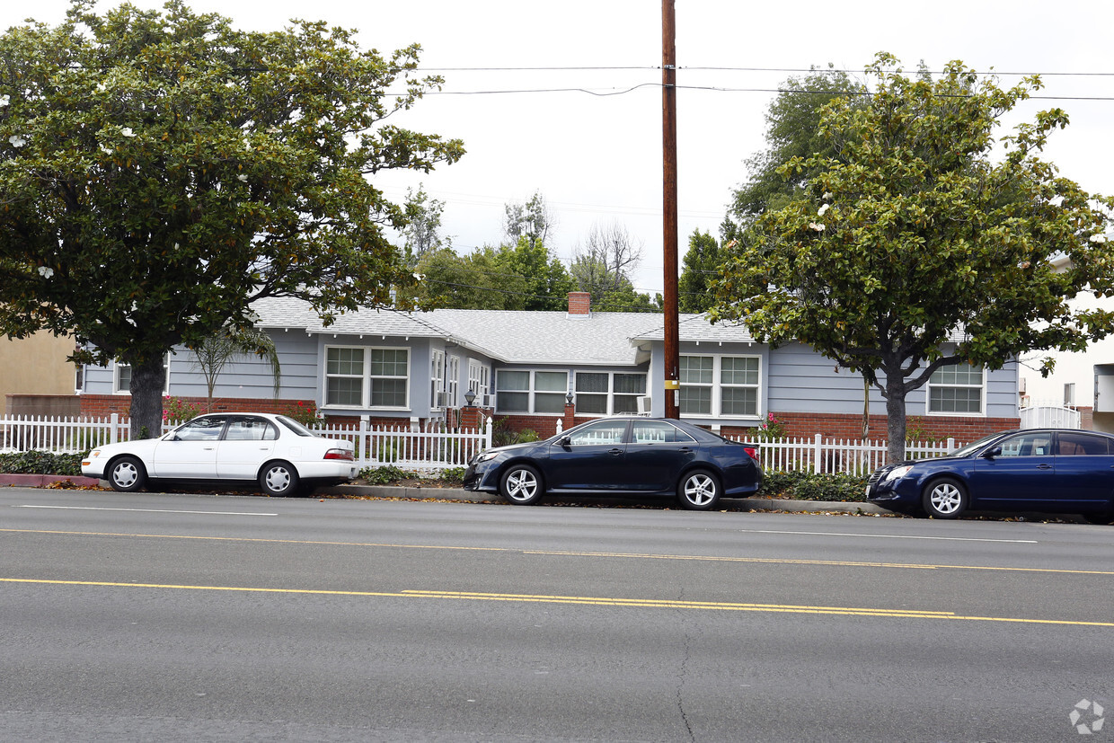 Foto del edificio - 14821 Burbank Blvd