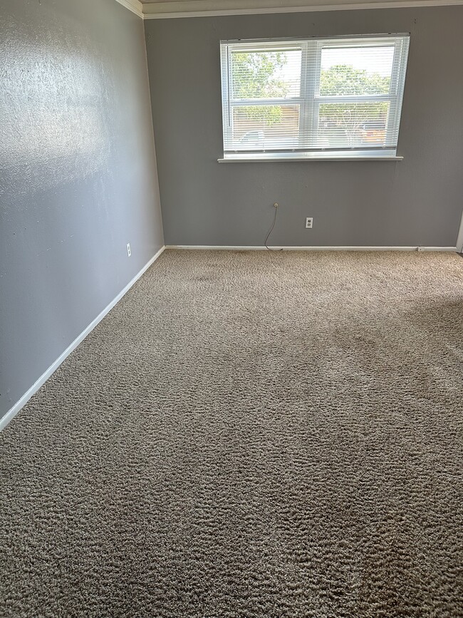 Building Photo - 4034 Hooper Dr