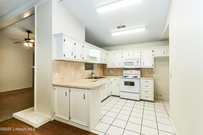 Foto del edificio - 6802 Frankford Ave