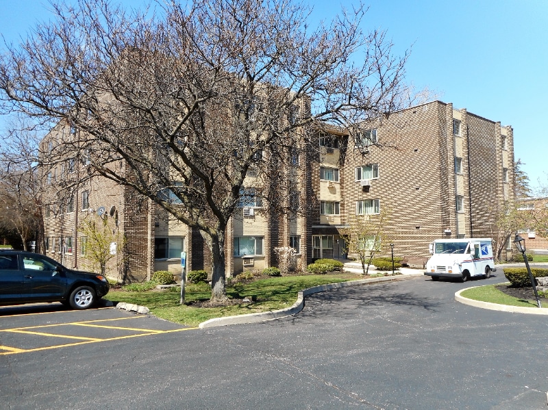 5118 Fairview Ave Unit 202, Downers Grove, IL 60515 Room for Rent in