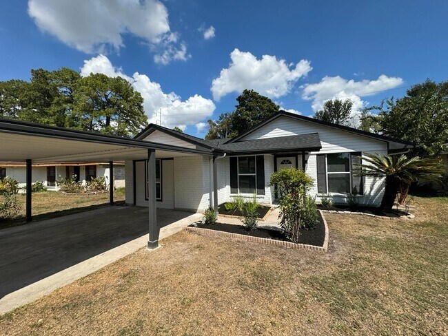 Building Photo - 6302 French Chateau Dr
