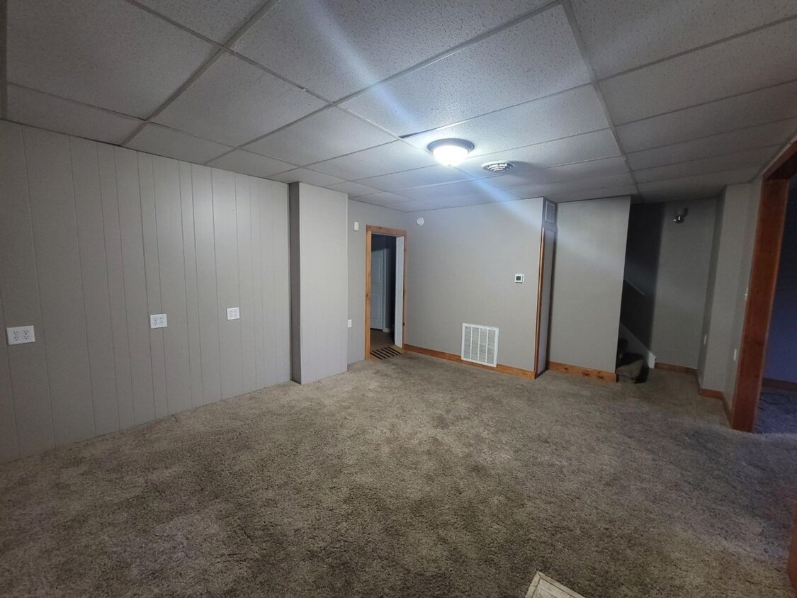 Primary Photo - 3 bedroom 1.5 Bath Now Available - William...