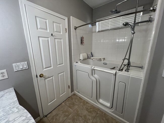 Building Photo - 9708 Bossa Nova Ct