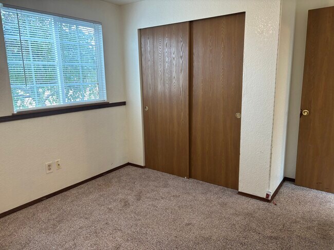 Foto del edificio - 702 Salzburg Ln SE