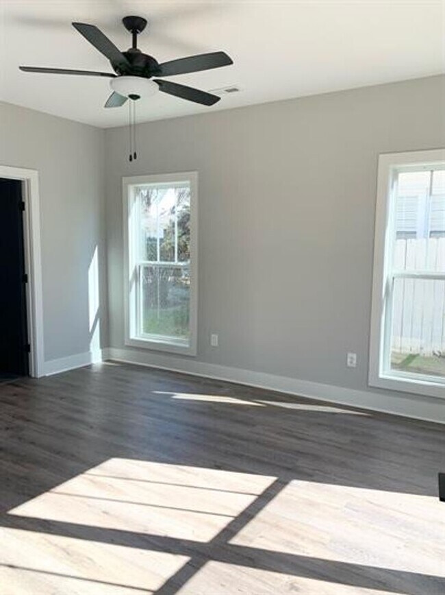 Building Photo - Newer home in Lowe Mill area