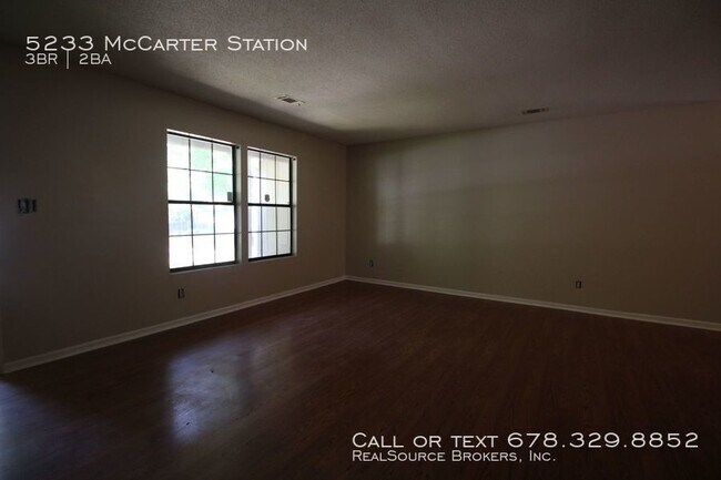 Foto del edificio - 5233 McCarter Station