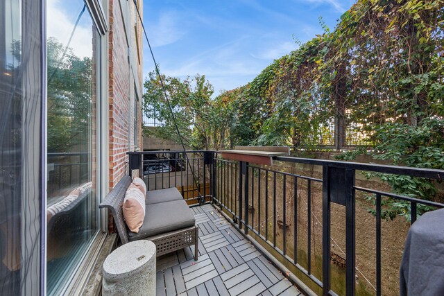 Foto del edificio - 1740 N Maplewood Ave