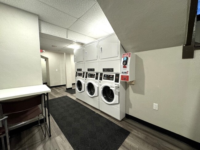 Building Photo - 4 Langmaid Ave