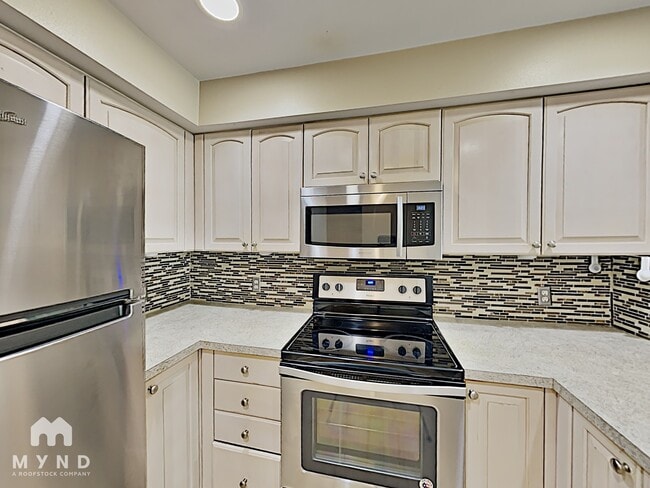 Building Photo - 2530 15th Ave W