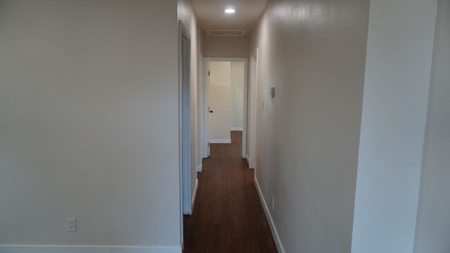 Building Photo - 1327 W 89th St