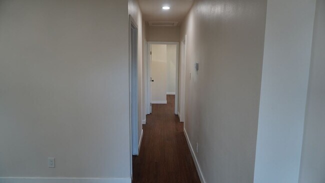 Foto del edificio - 1327 W 89th St
