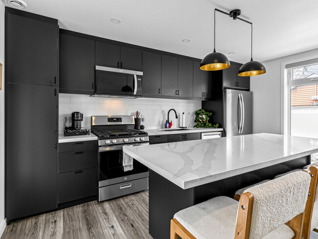 Building Photo - 52 Mcmurray Av