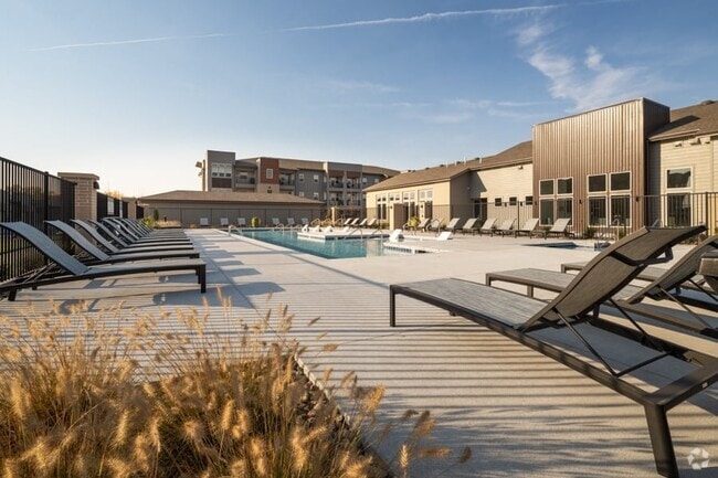 Building Photo - Broadmoor27