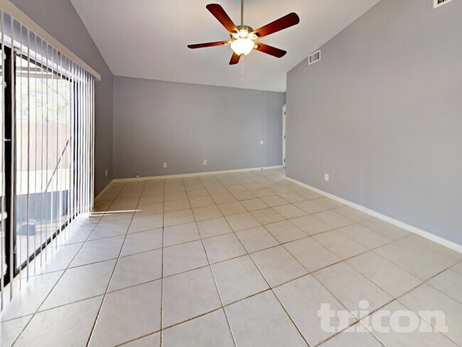 Building Photo - 10516 Parkcrest Dr