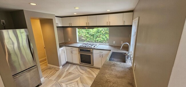 Building Photo - Amazing House with Large Lot in Franklin Village