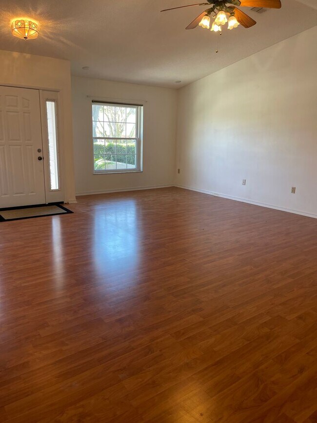 Foto del edificio - Adorable 2 bedroom 2 bath pool home in Seven Hills