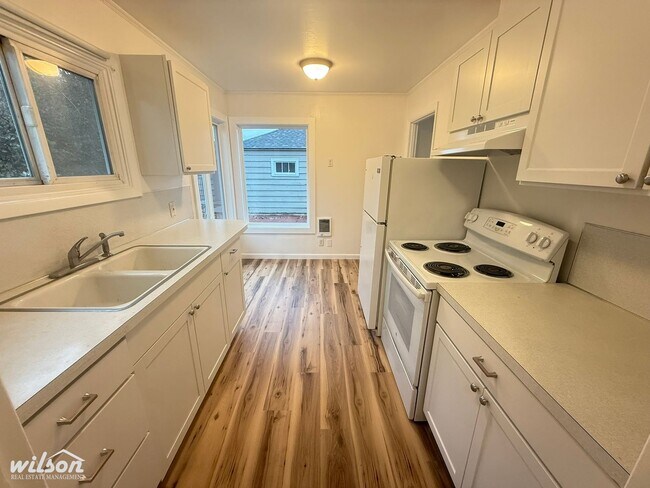 Foto del edificio - 1420-1420 Queen Ave