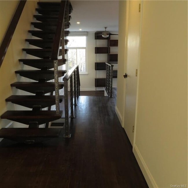 Building Photo - 118 Tallwood Dr