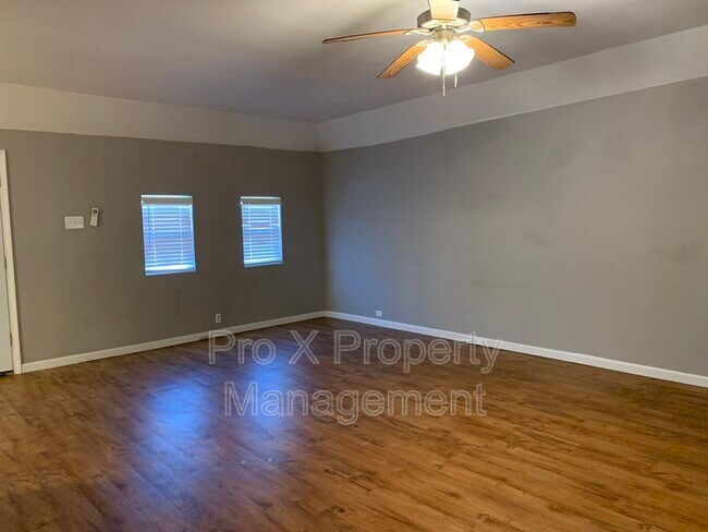 Foto del edificio - 1310 W 21st St