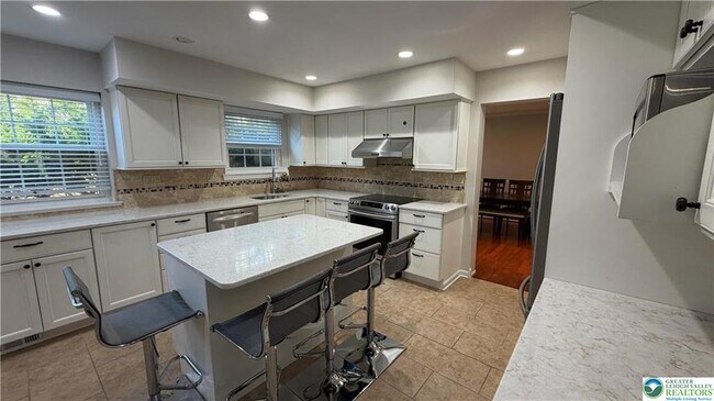 Foto del edificio - 639 Heather Ln