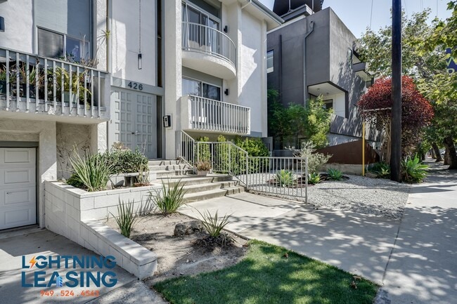Building Photo - 426 S Venice Blvd