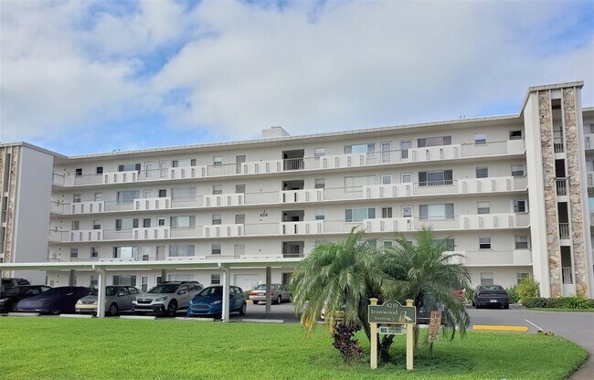Foto del edificio - 4210 Ironwood Cir