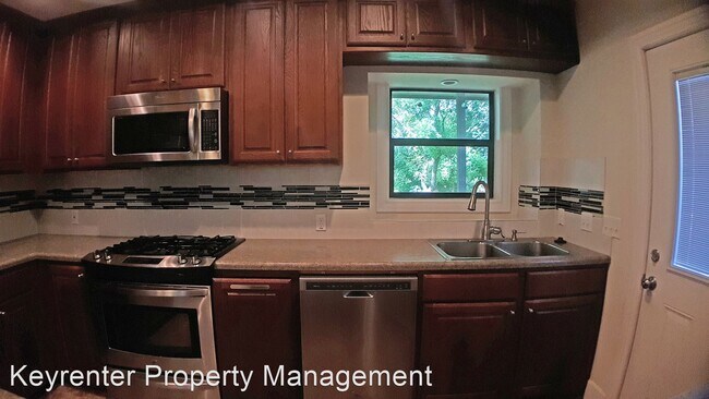 Building Photo - 6002 Shadow Valley Cove