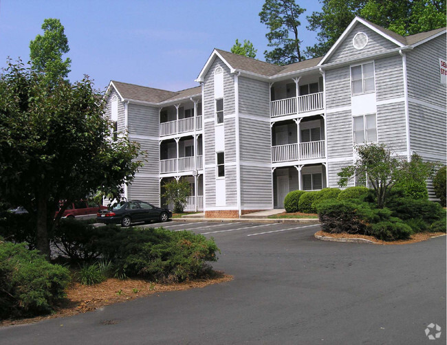 Building Photo - Forest Pointe Apartments