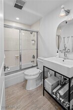 Building Photo - 240 Seaview Ct