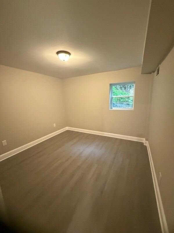 Foto del edificio - 1300-1330 Windsor Avenue - 1316B