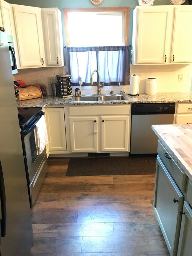 Foto del edificio - 407 Arlene Ave