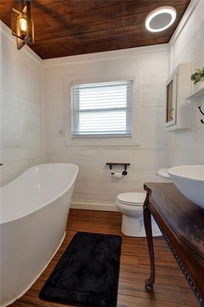 Building Photo - 3113 Bayou View Dr