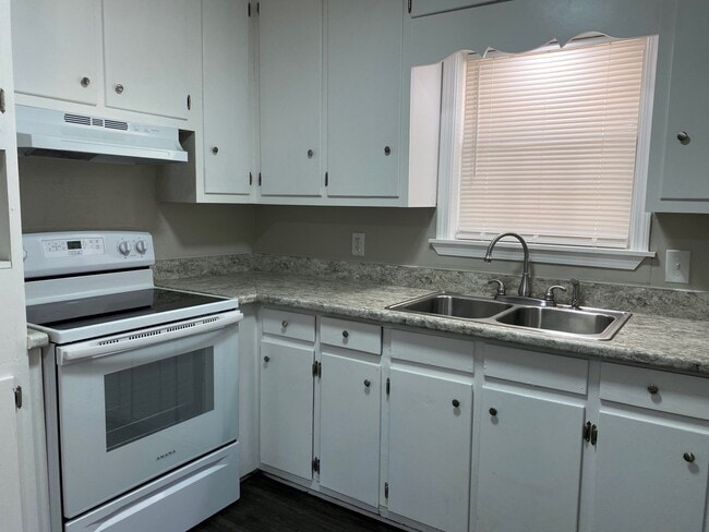 Building Photo - 2135 Hayes St