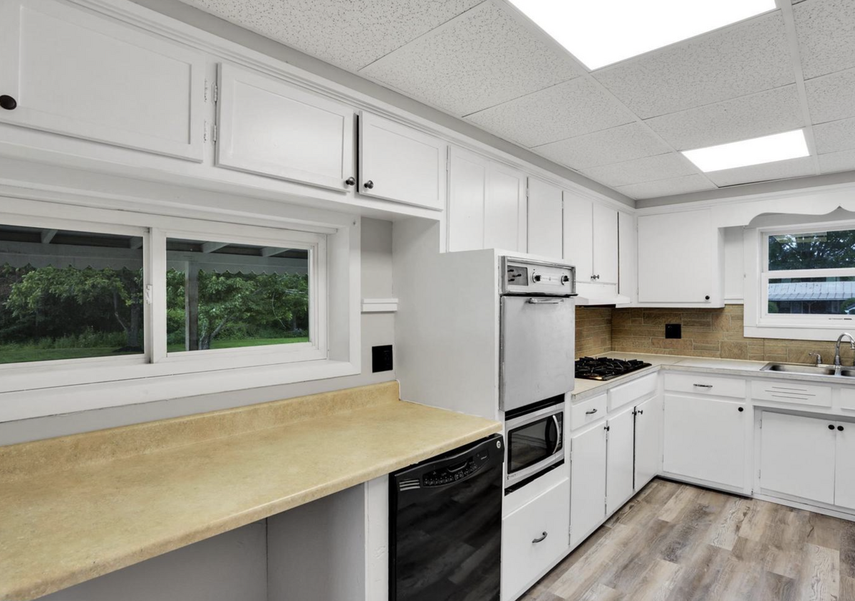 Kitchen - 2913 PA-42