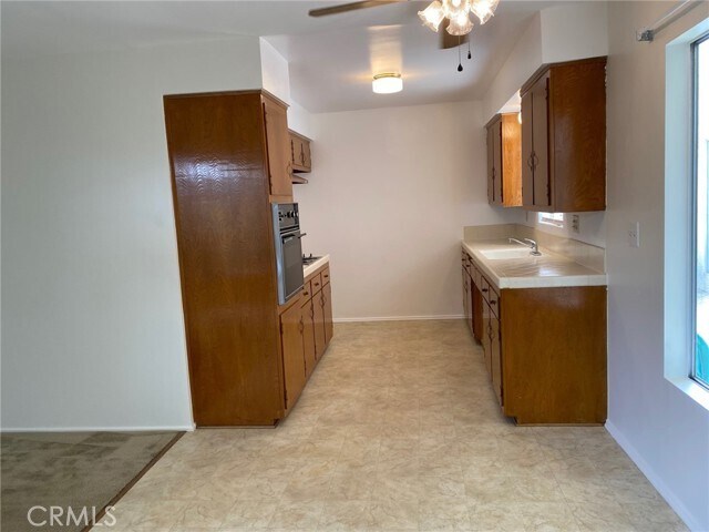 Foto del edificio - 1328 W 8th St