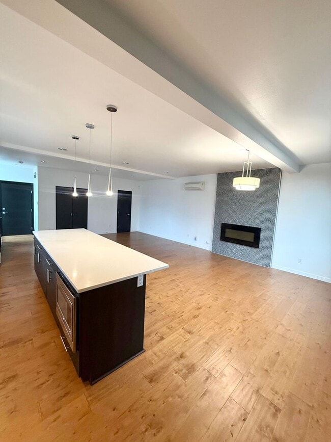 Building Photo - Contemporary West Seattle Home on a Tree-Lined Street – Near Parks, Beaches & Downtown