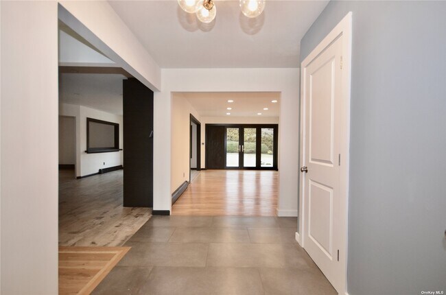 Building Photo - 30 Louis Dr