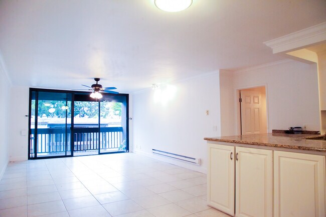 Sala de estar y comedor - 7777 W 91st St