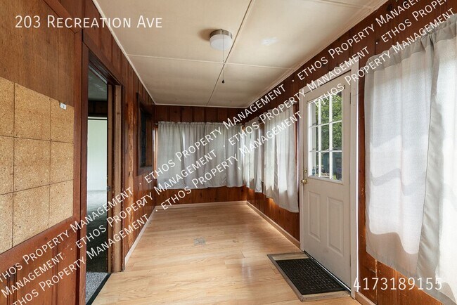 Foto del edificio - 203 Recreation Ave