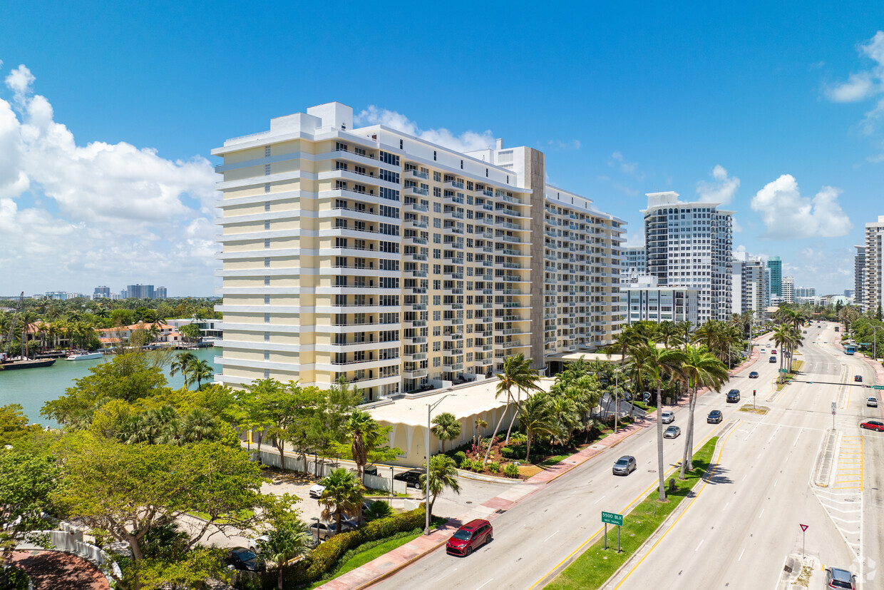 Primary Photo - 5600 Collins Ave