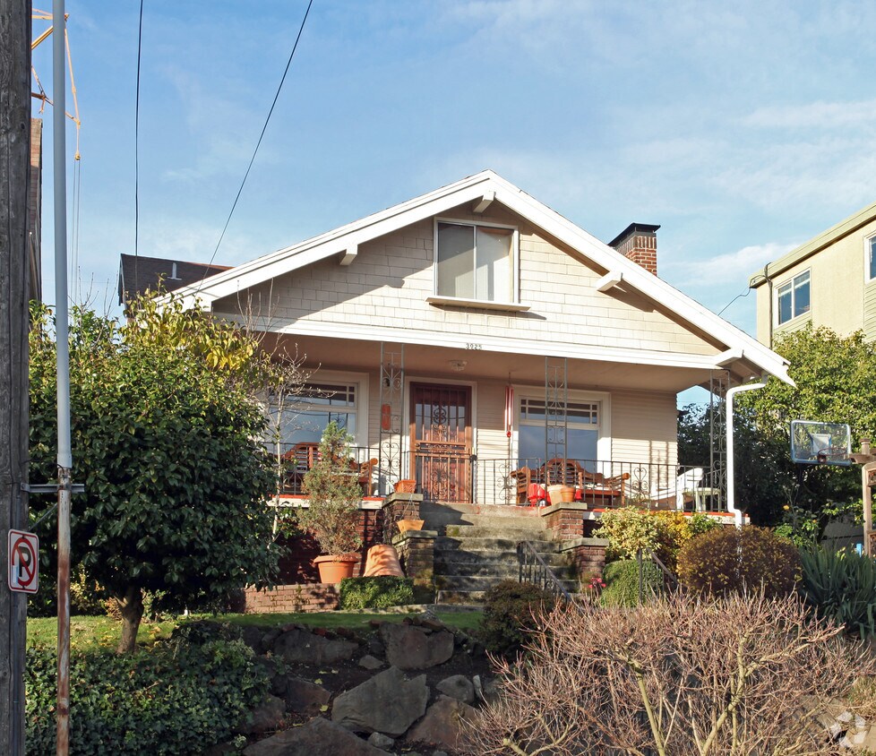 Building Photo - 3925 Whitman Ave N
