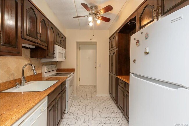 Foto del edificio - 130 Colonial Pkwy