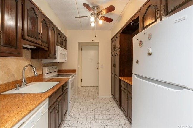 Building Photo - 130 Colonial Pkwy